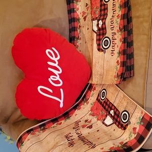 ♥️ Farmhouse Happy Valentine's Day Table Runner and Matching Placemats ♥️